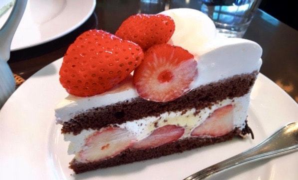 harbs-ストロベリーチョコレートケーキ